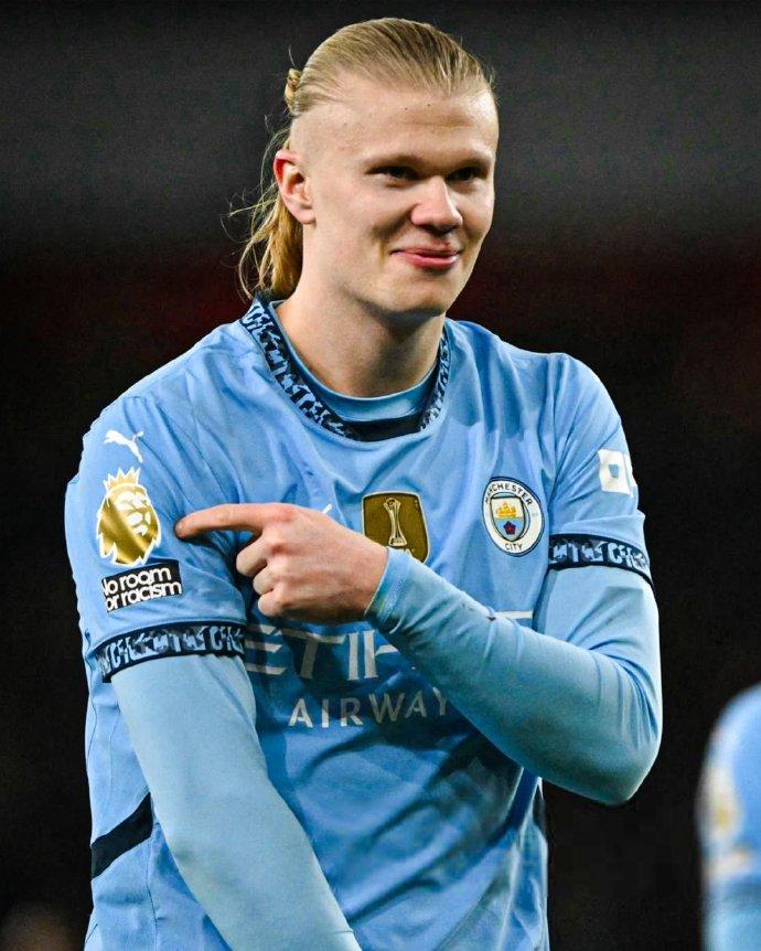 残特奥会选手与领跑员携手冲线夺冠