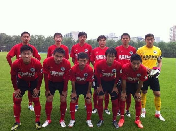 米兰女排以3-0击败贝加莫，艾格努砍25分MVP，展现统治力，整体配合出色，展现冠军底蕴。