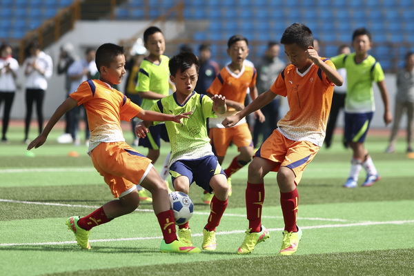 文班本赛季出战12场马刺8胜4负，缺席12场马刺9胜3负