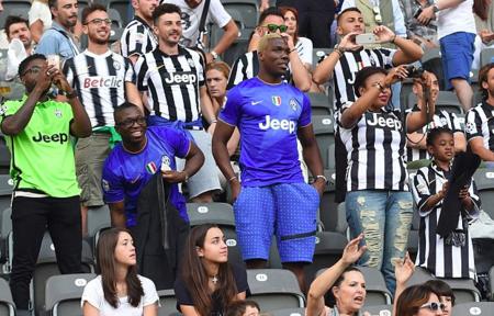 足球中超球队前锋脚踝受伤，赛季恐报销