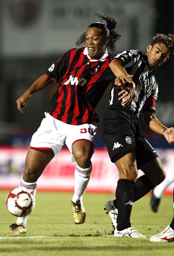 李章洙回渝参加足协杯夺冠25周年纪念赛，感慨儿子当年才初中