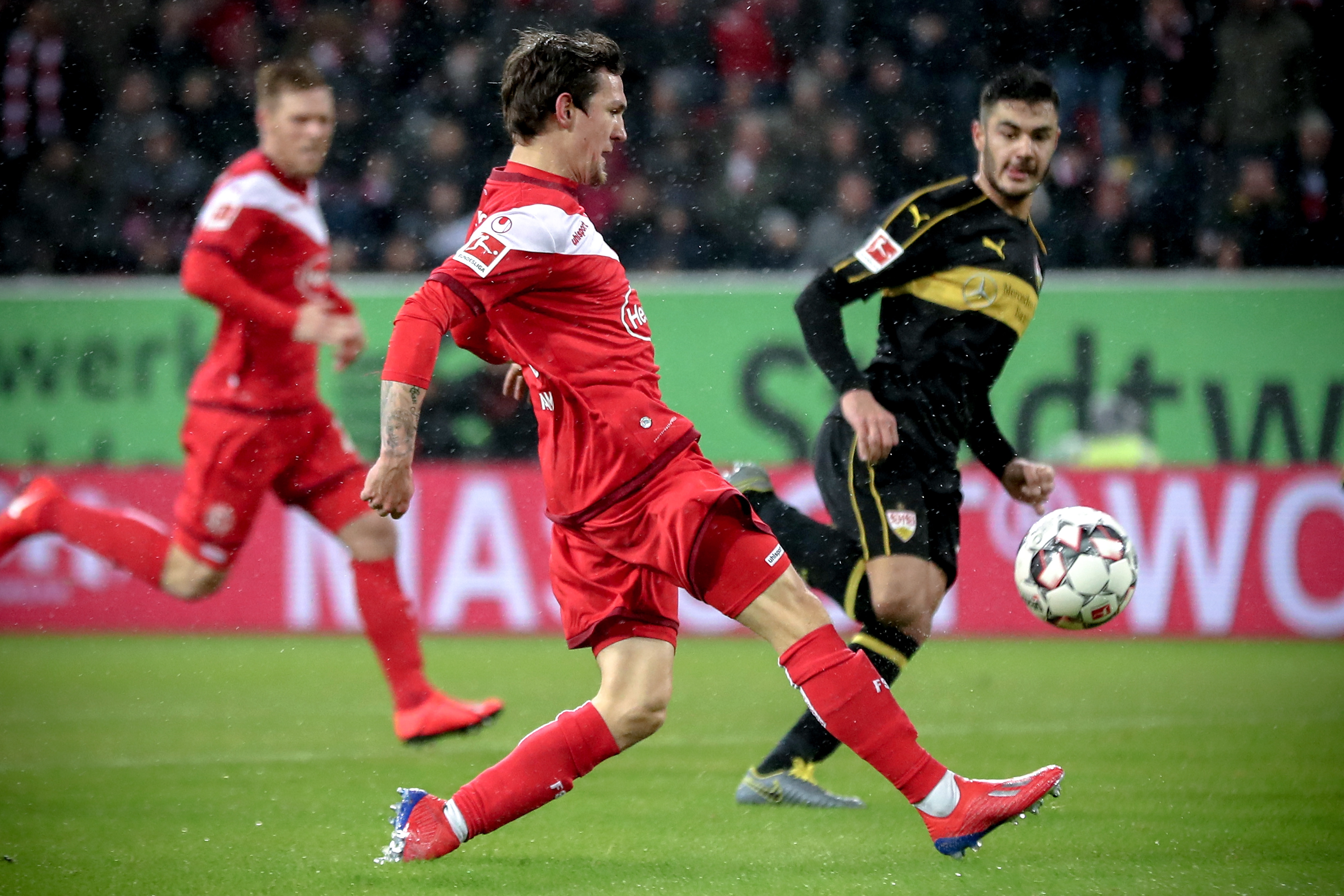 篮球火箭球员连续两场关键投篮命中