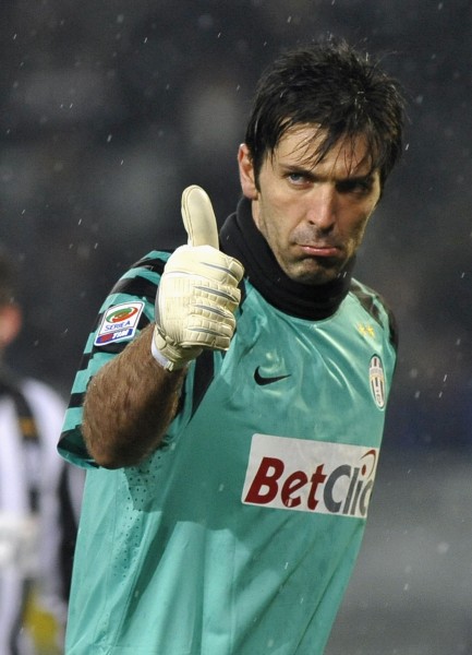 杜伦和康宁汉姆是近10年活塞首对同时砍30分两双的二人组